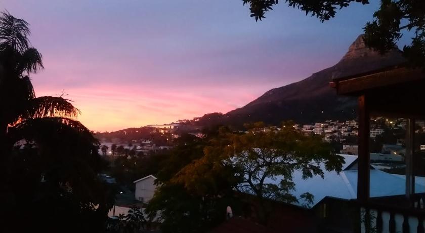Independent quaint flat, close to beach — Hotel in Cape Town