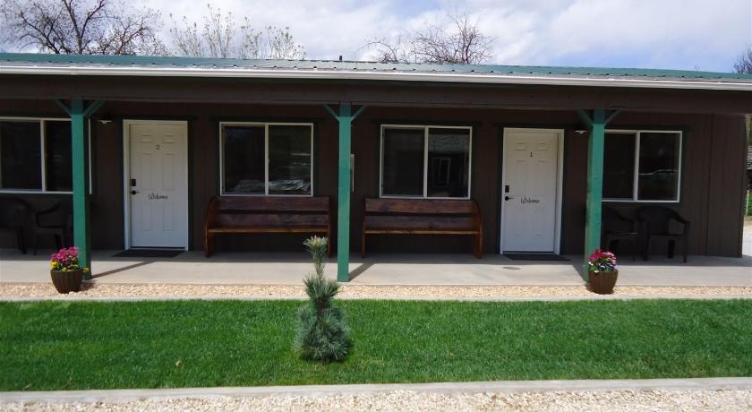 Hurricane Hideaway Lodging photo