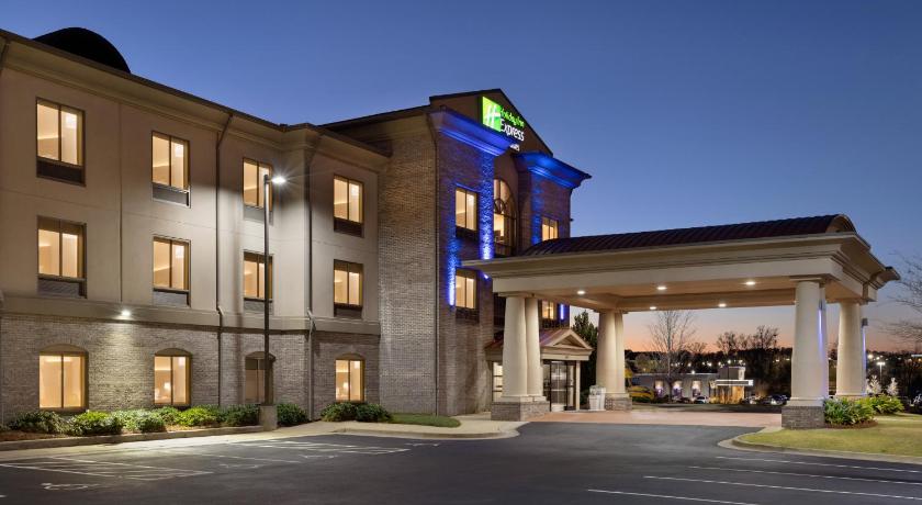 Holiday Inn Express Hotel & Suites Opelika Auburn