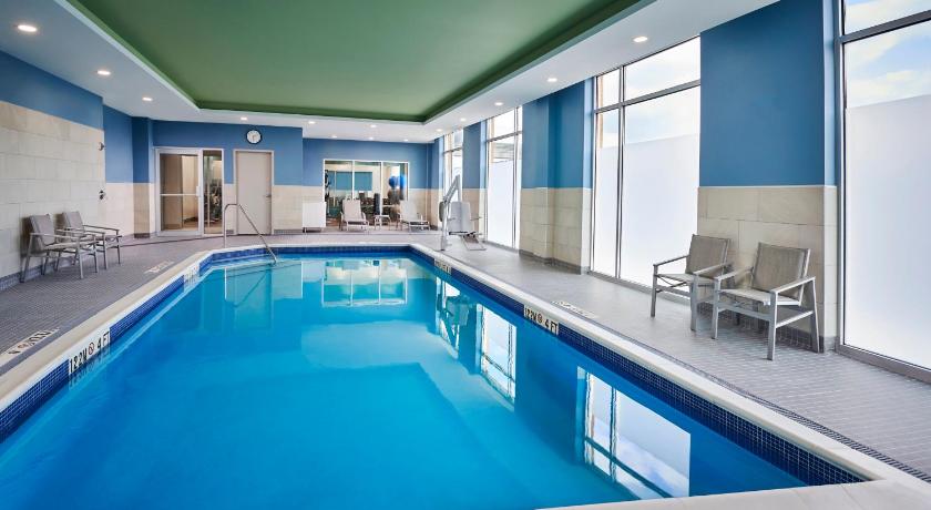 Holiday Inn Express & Suites Windsor East – Lakeshore, an IHG Hotel