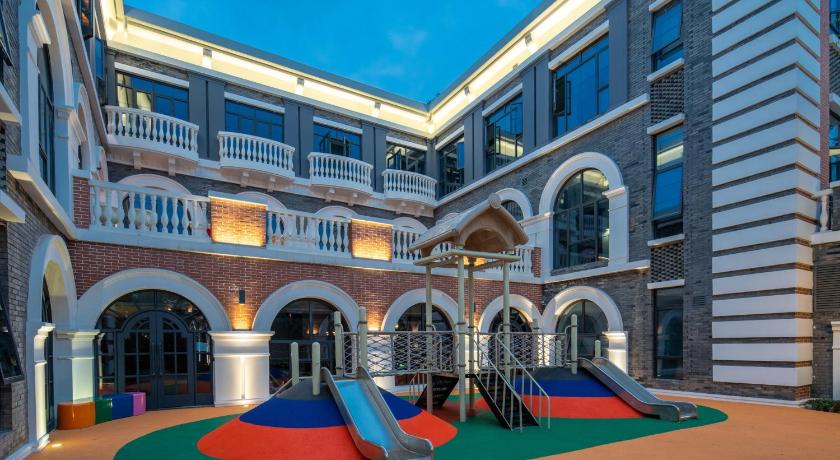 Hotel Indigo Heilong Lake photo