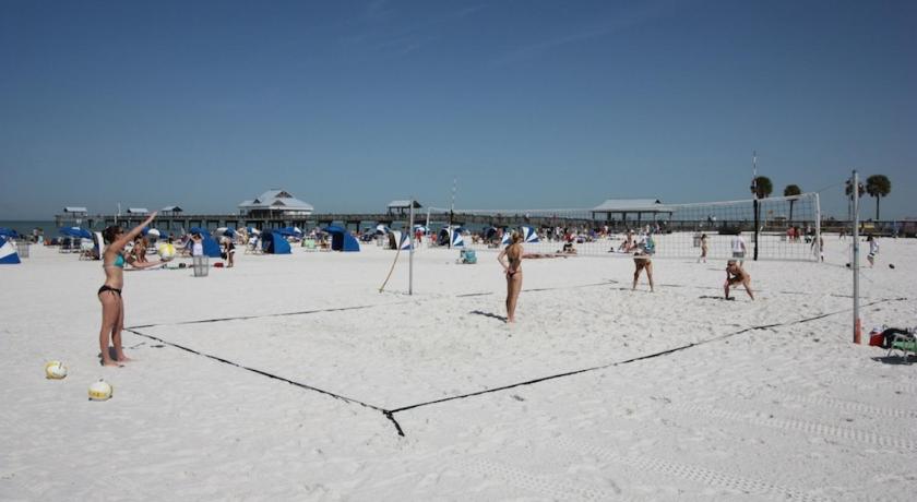 a beach filled with people on a sunny day, 707 Sandcastle One in Indian Shores (FL)