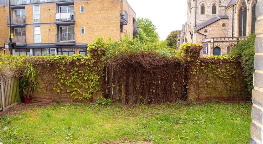 Shoreditch Hoxton Large 3 Bed Garden Flat FREE PARKING AOR ONLY photo