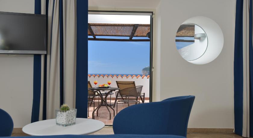 Image of Deluxe Double with Sea View 17
