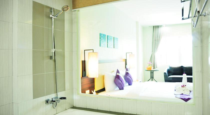 Image of Deluxe Pool Side 1