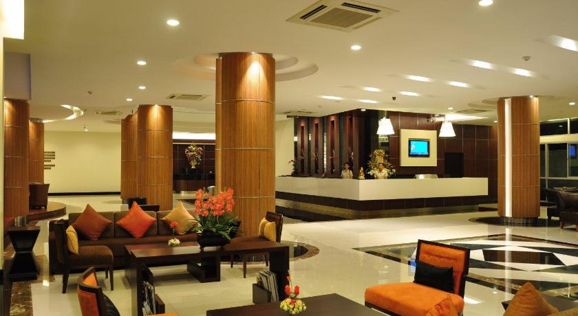 パタヤ August Suites Pattaya 3つ星 ホテル レストラン