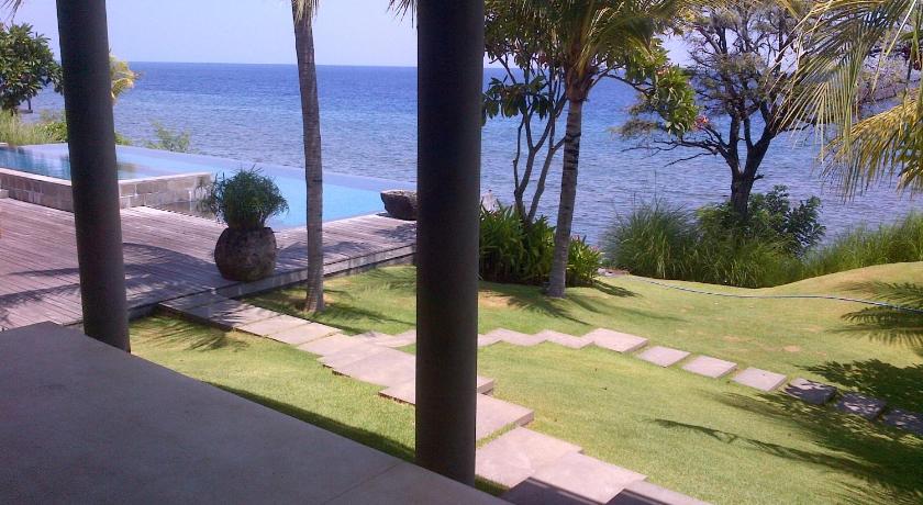 a view of a beach with a view of the ocean, Villa Bukit Segara in Bali