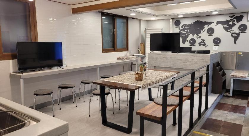 Seoul Olive Hostel MyeongDong 2-Star Hotel suite