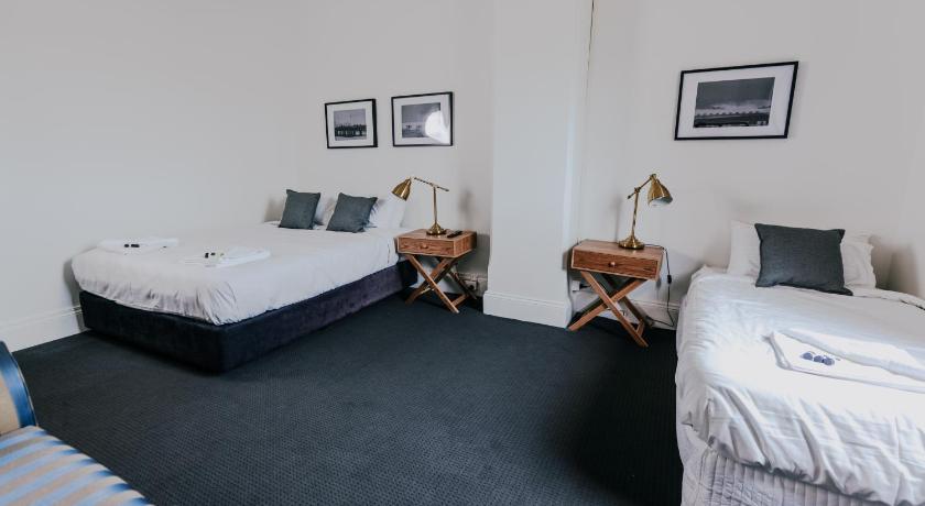 Holmesville Hotel photo