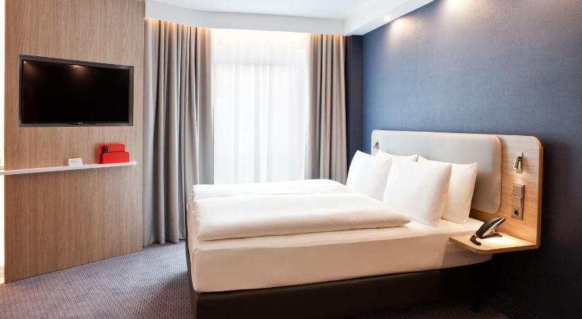 Holiday Inn Express Munich - Olympiapark photo