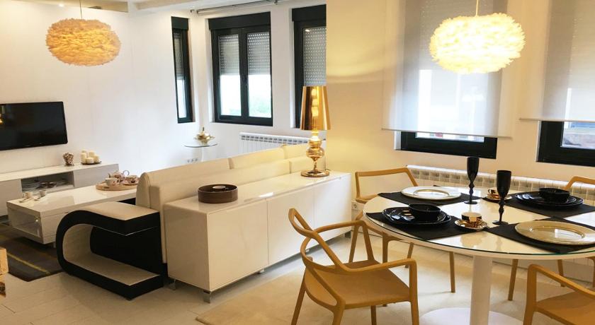 Golden & White Home photo