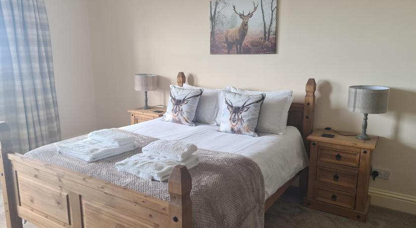 a bedroom with a bed and a dresser, Borlum House B&B, Reay in Thurso