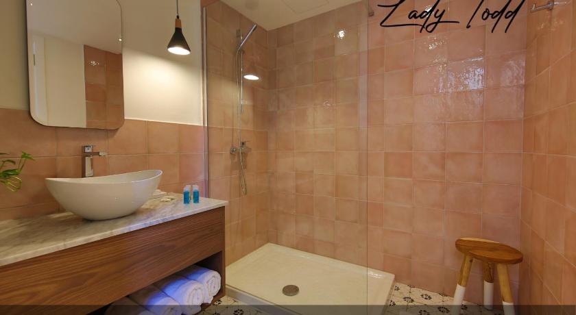 Bathroom, Mr. Todd Hotel in Sliema