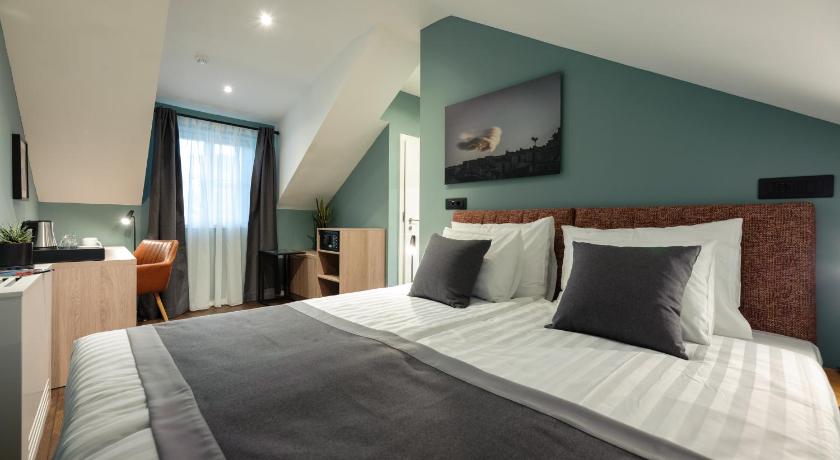 Camera Hotel photo