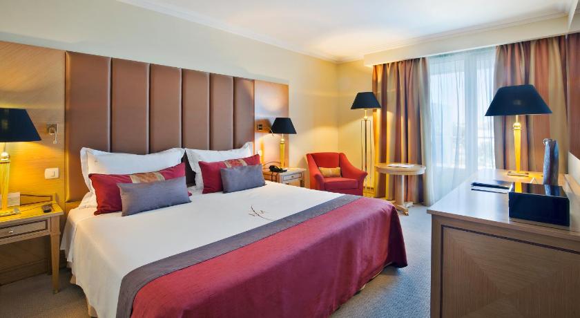 รูปของห้องพรีเมียมเตียงใหญ่หรือเตียงแฝด (Premium Double or Twin Room) 6