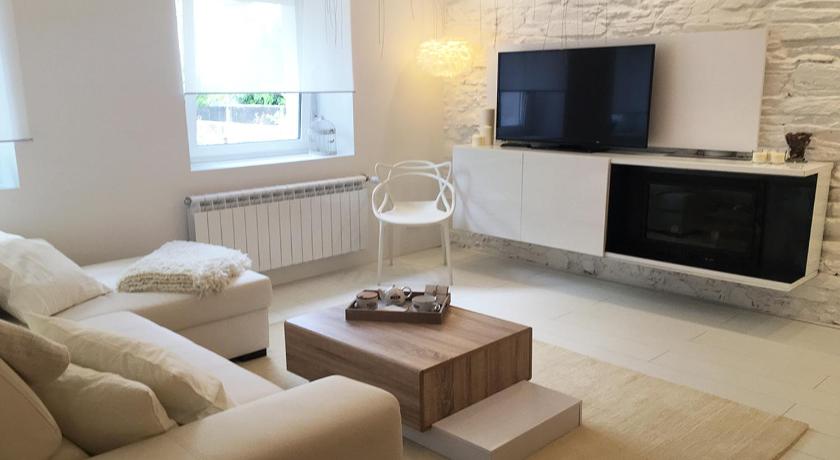 Golden &amp; White Home — Hotel in Santiago De Compostela