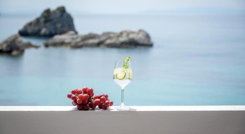 Krioneri Beach — Hotel in Parga