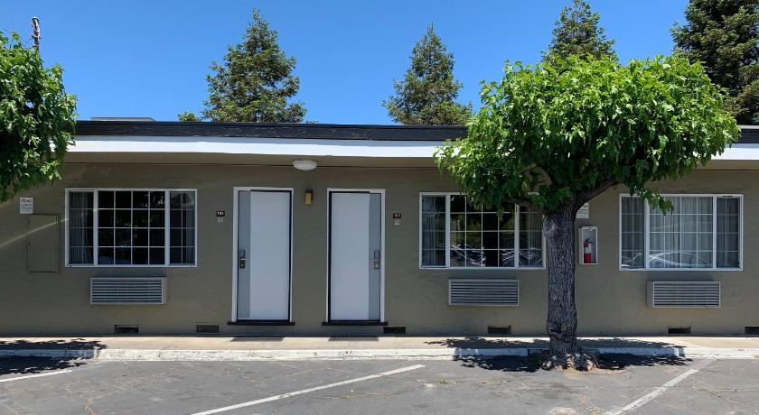 Redwood Inn photo