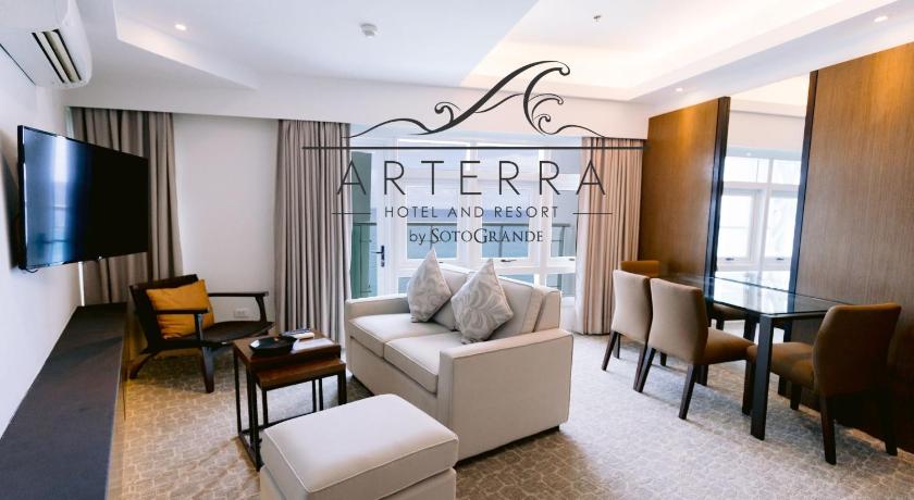 Imagen de Sea View One Bedroom Suite with 1 King Bed 0