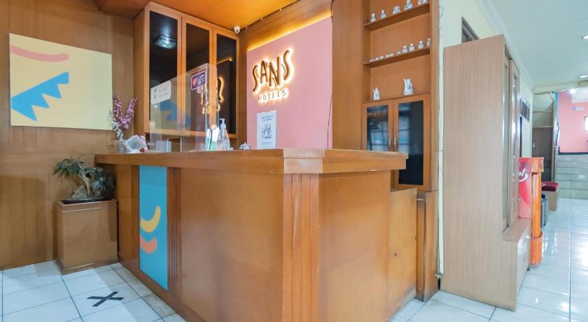 Sans Hotel Cihampelas Bandung photo
