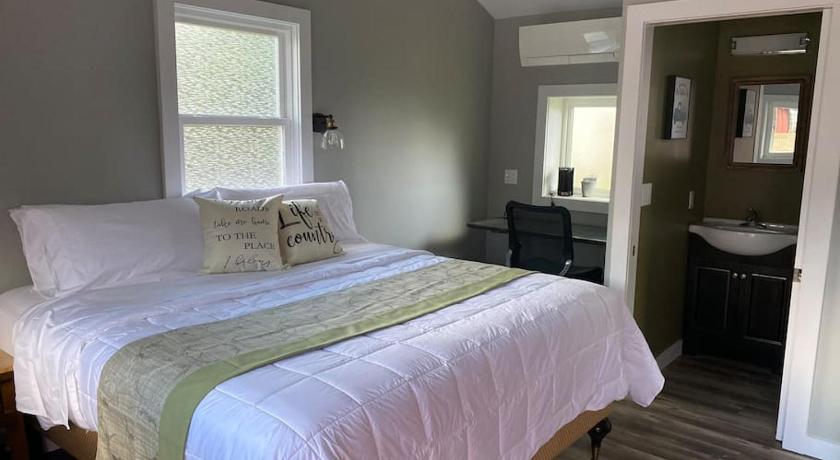 Murphys Law Inn 1 — Hotel in Hancock (MA)