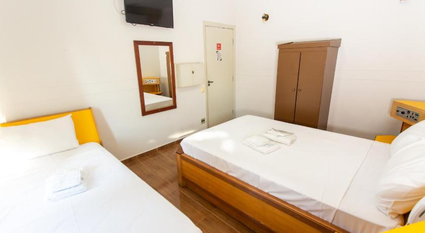 Image of Triple Room 1