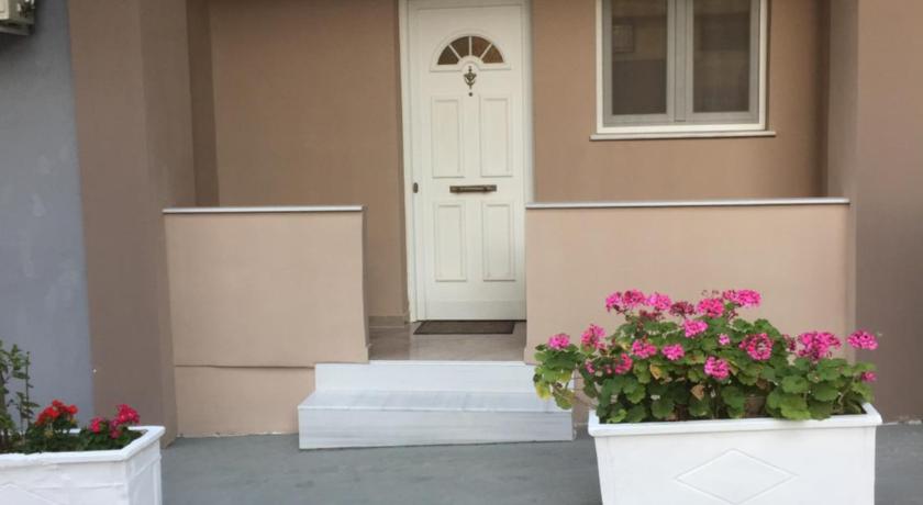 Comfortable apartment near Athens Airport!! photo