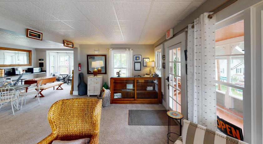 The Lakeview Inn & Cottages photo