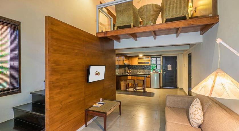 Image of Mezzanine Suite Pool View 10