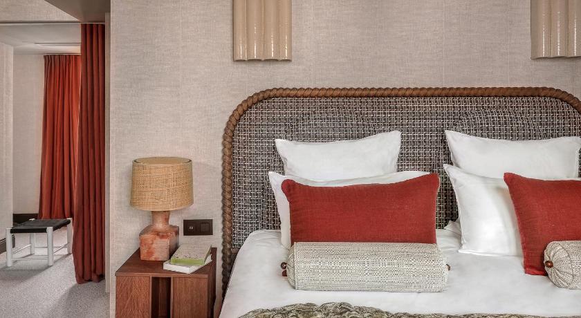 Image of Deluxe Double Room (2 Adults + 1 Child) 0