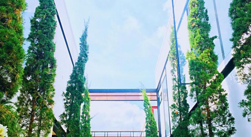 那空是탐마랏 The Gold Living Life 3星级 酒店 泳池