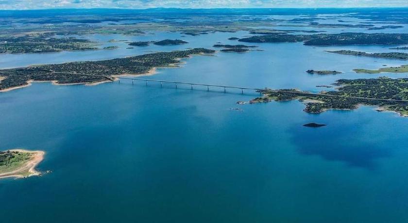 레구엥고스 드 몬사라즈 Casa Monreal 3성급 호텔 외관