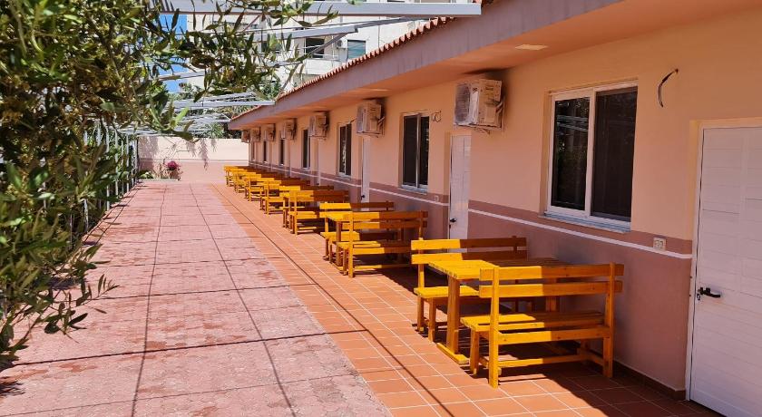 Vila IVINA — Hotel in Durres