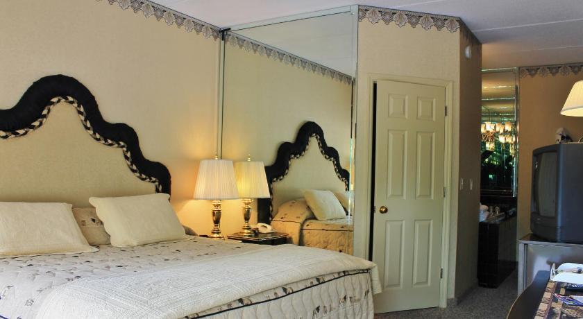 Image of Deluxe King Room with Spa Bath - Ground Floor 0