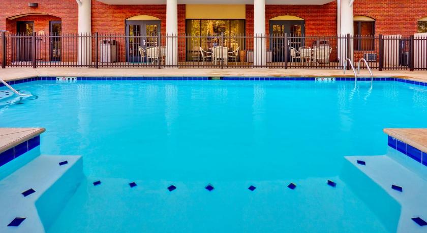 Holiday Inn Express Hotel & Suites Jackson - Flowood