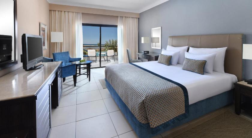 صورة Deluxe Sea View Family Room with Queen Bed 0