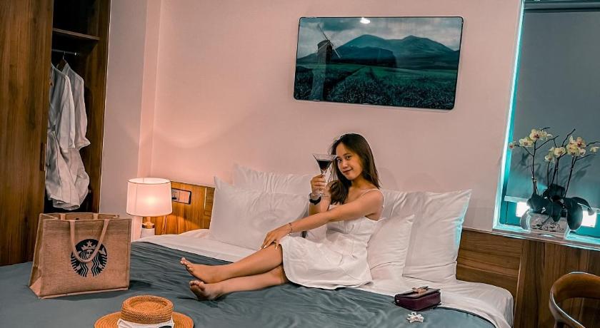 Image of Deluxe Double Room - Non-Smoking 8