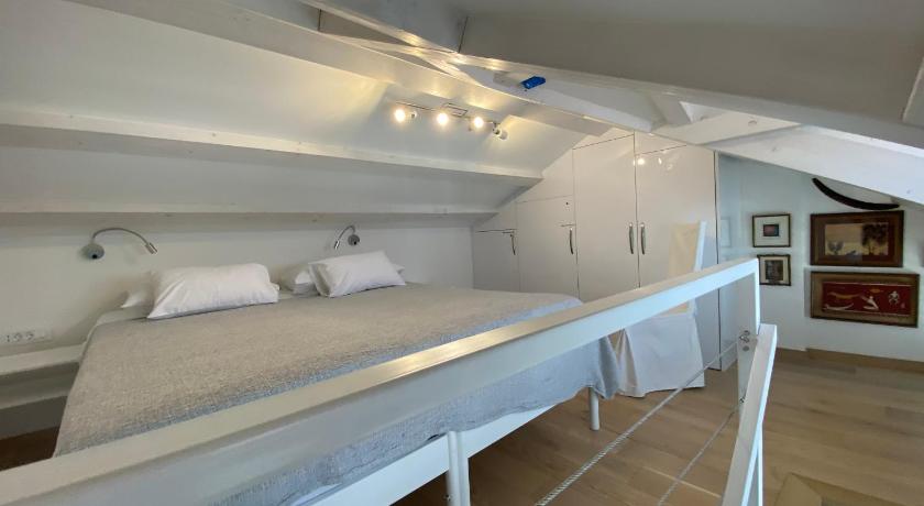 Image of Apartment with Balcony and Sea View 5