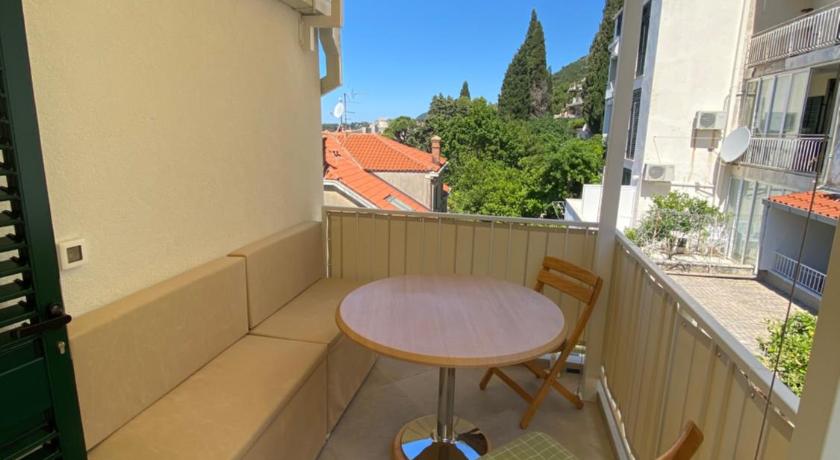 Image of Apartment with Balcony and Sea View 10