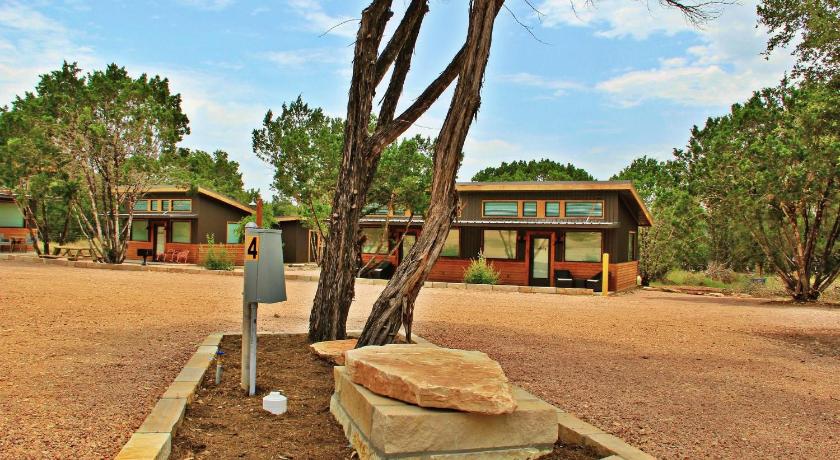 Green Acres Cottages - New Braunfels Suite photo