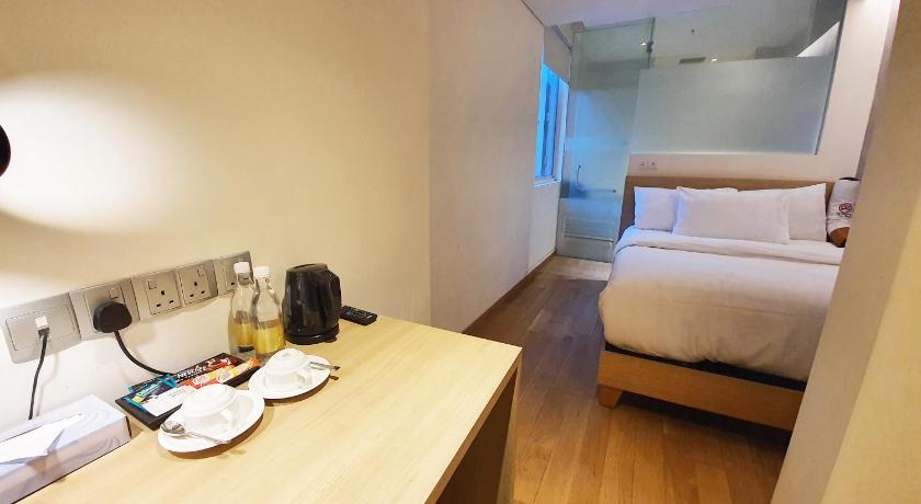 Image of Premier Room with Indoor Jacuzzi 8