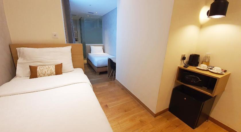 Image of Deluxe Room Twin 9