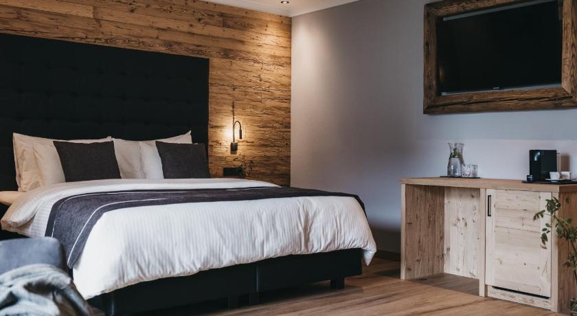 Image of Deluxe Junior Suite II 3