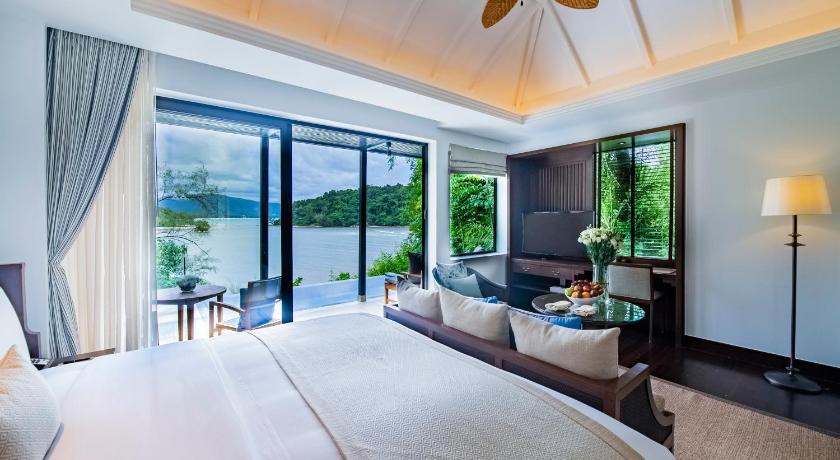 Image of 2-Bedroom Grand Sea View Suite with Private Pool 4