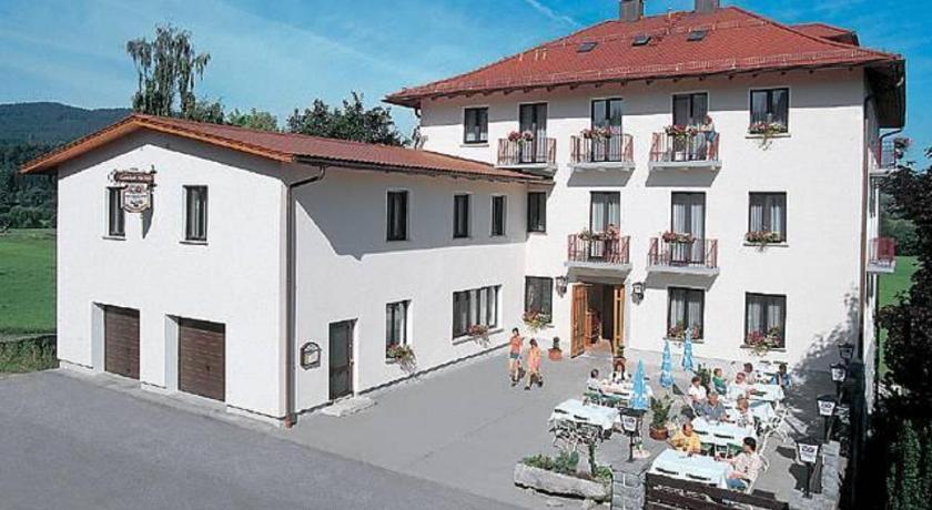 Hotel Landgasthof Hacker — Hotel in Zachenberg