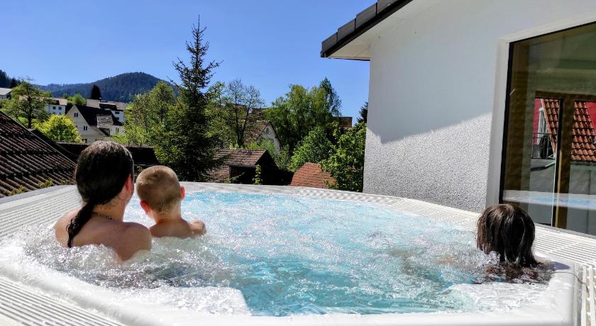 Wellness Hotel Garni Krone — Hotel in Baiersbronn