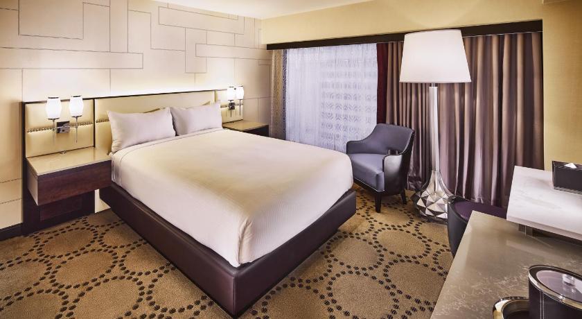 Image of Mountain Deluxe Queen Room - Non-Smoking 1