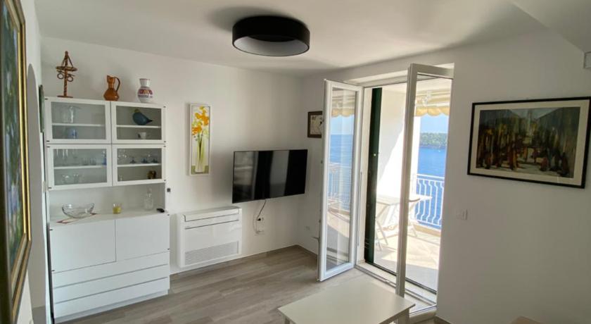 Image of Apartment with Balcony and Sea View 3