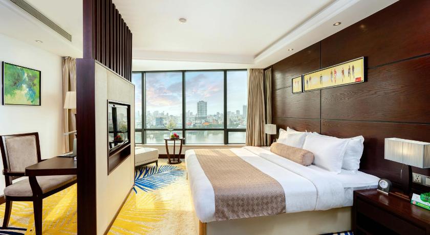 Image of Special Offer - Grand Suite River View Double Room With Bathtub 0