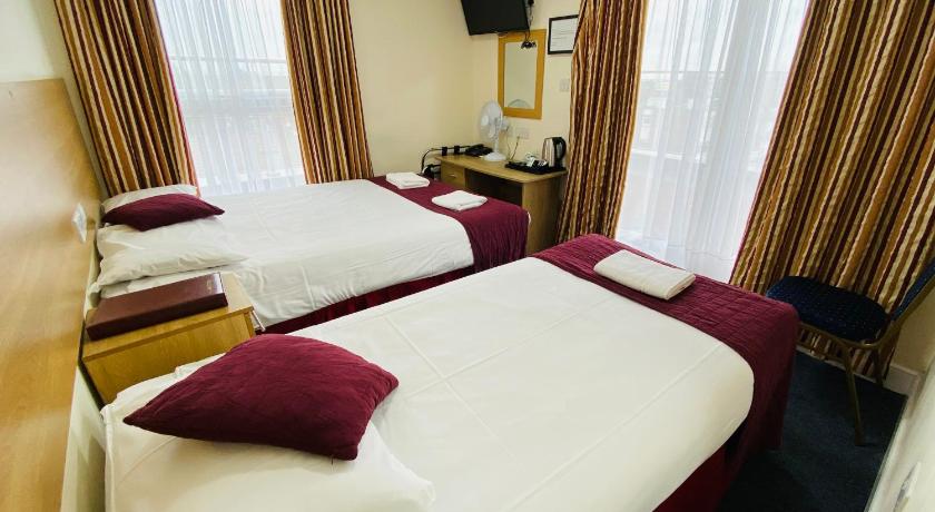 Image of Triple Room 1